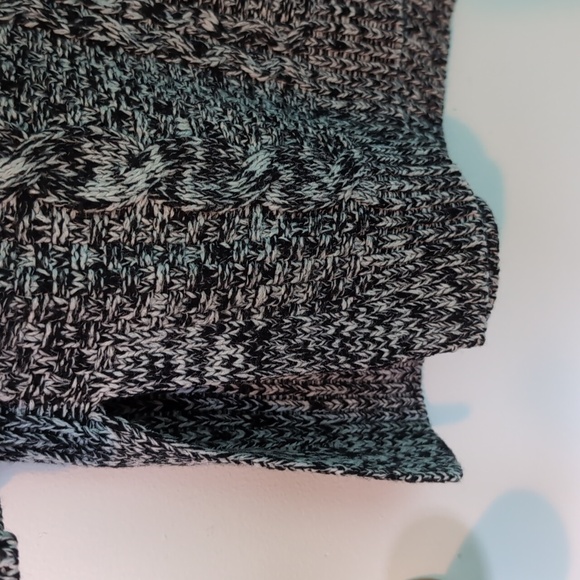 5/20$🍄Urban Heritage Black & White Cowl Neck Long Sweater - Picture 3 of 4